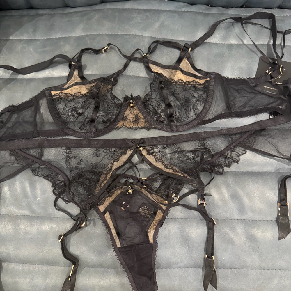 Honey Birdette EMMA 3 pc Lingerie Set 30DD bra XXS Garter & Thong Flower Charm